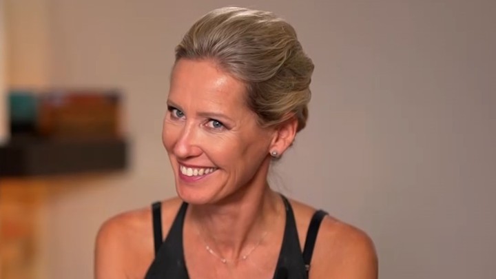 Bez servítky, Erika Barkolová